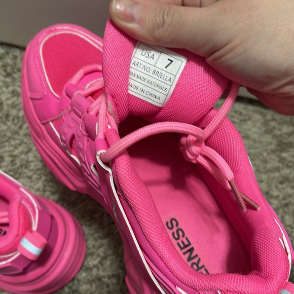 Hot Pink Berness Sneakers Size 7 never worn - Picture 4 of 4